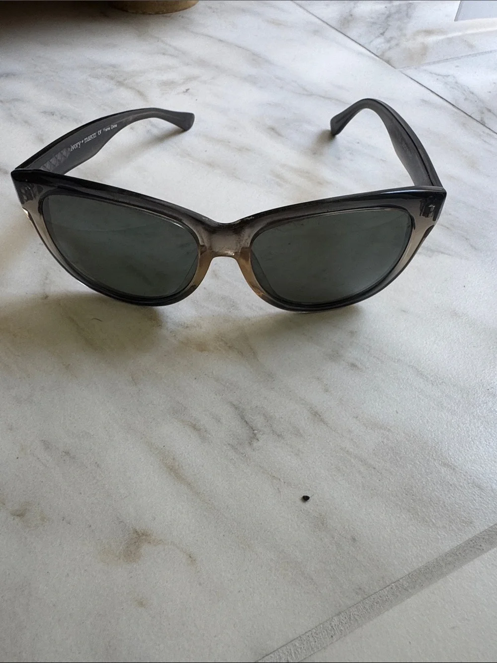 Unisex Polarized Sunglasses - Gray Frame with Tint Lenses